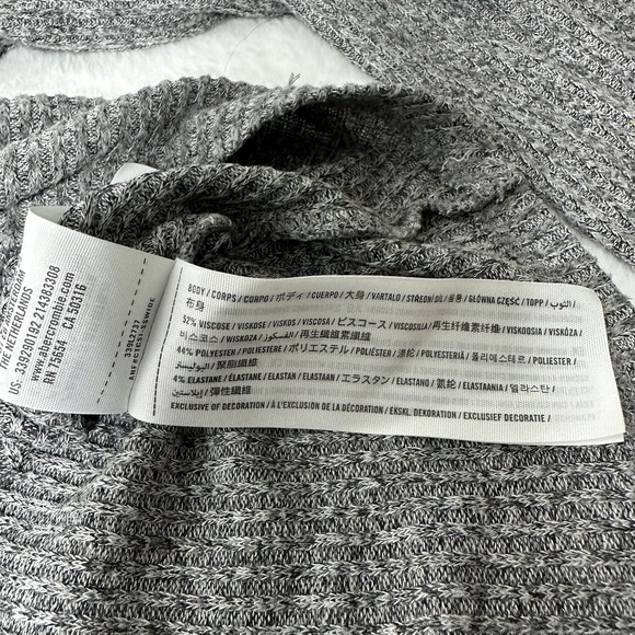 Hollister Women's Knit Cropped Long Sleeve Top Gray Front Knot Size XS - Picture 5 of 6